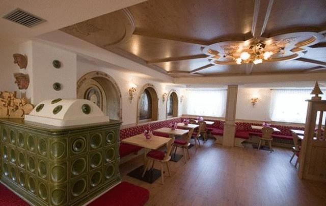 Hotel Zirmes Moena Buitenkant foto