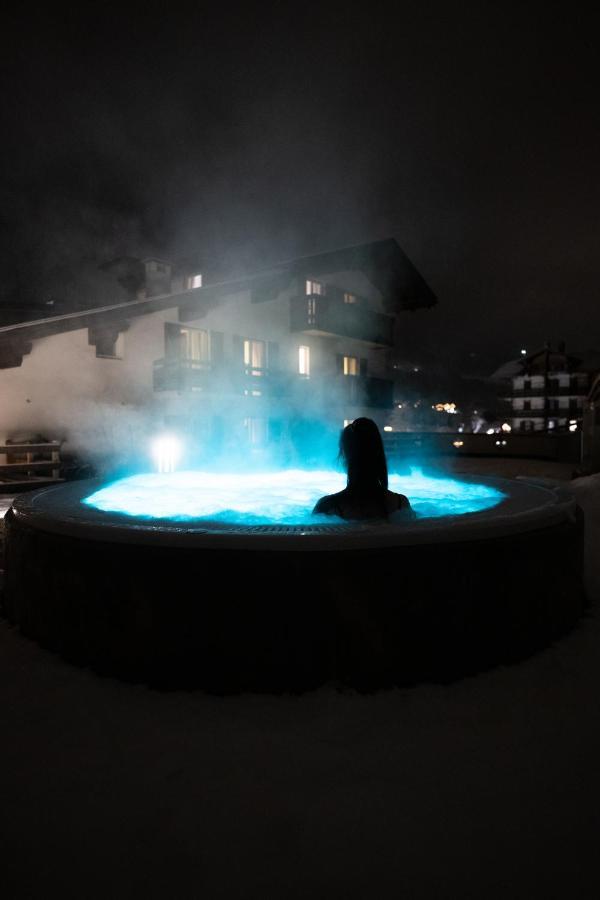 Hotel Zirmes Moena Buitenkant foto