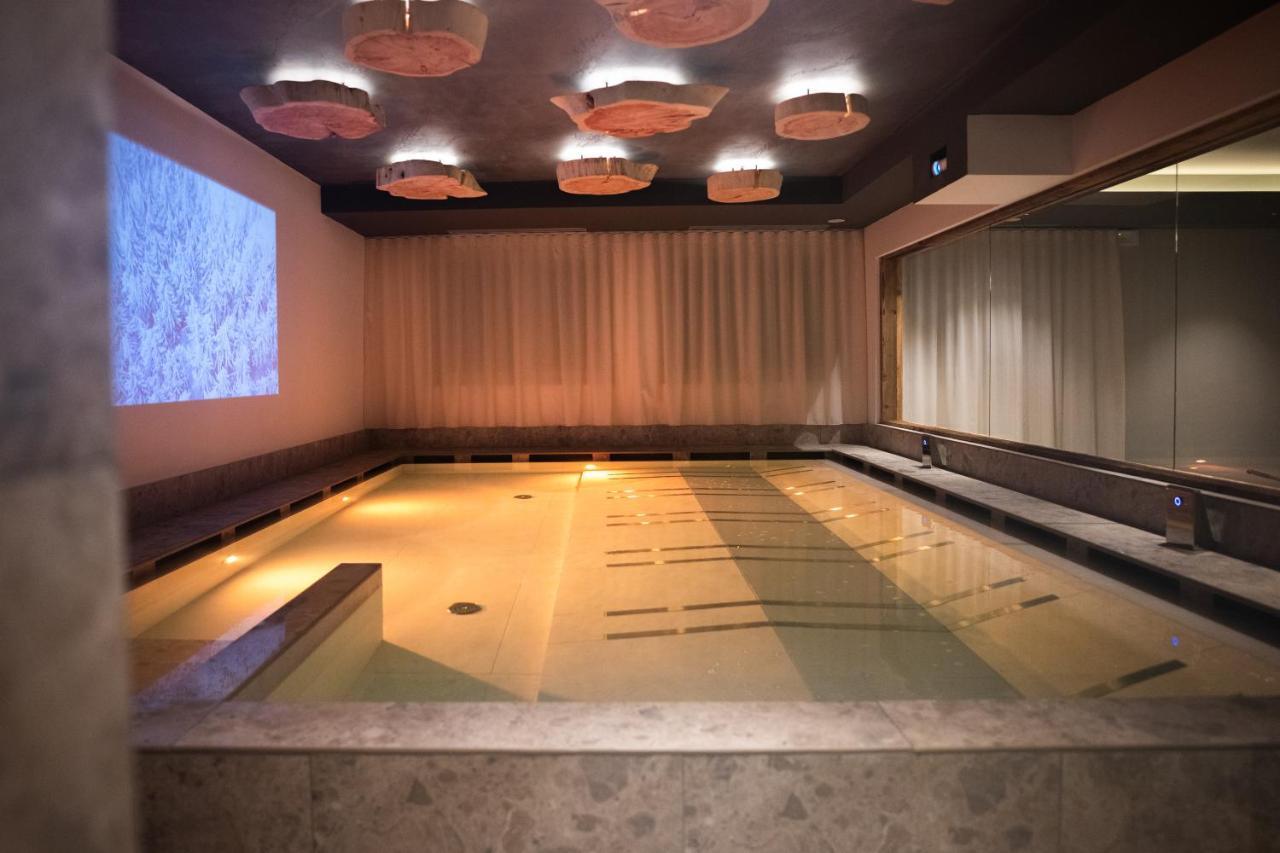 Hotel Zirmes Moena Buitenkant foto