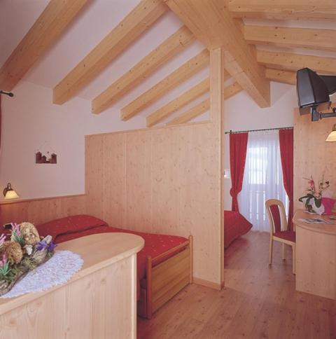 Hotel Zirmes Moena Buitenkant foto