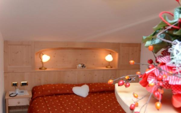 Hotel Zirmes Moena Buitenkant foto