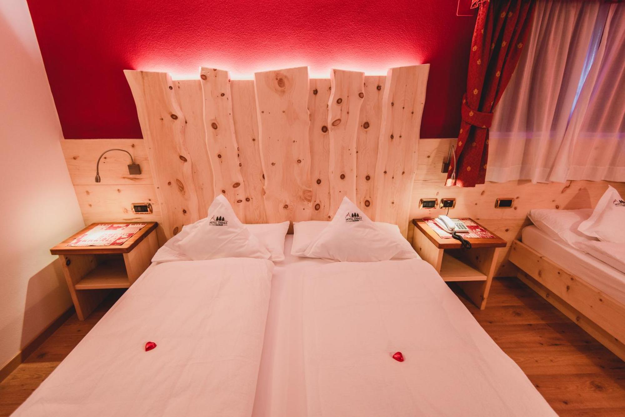 Hotel Zirmes Moena Buitenkant foto