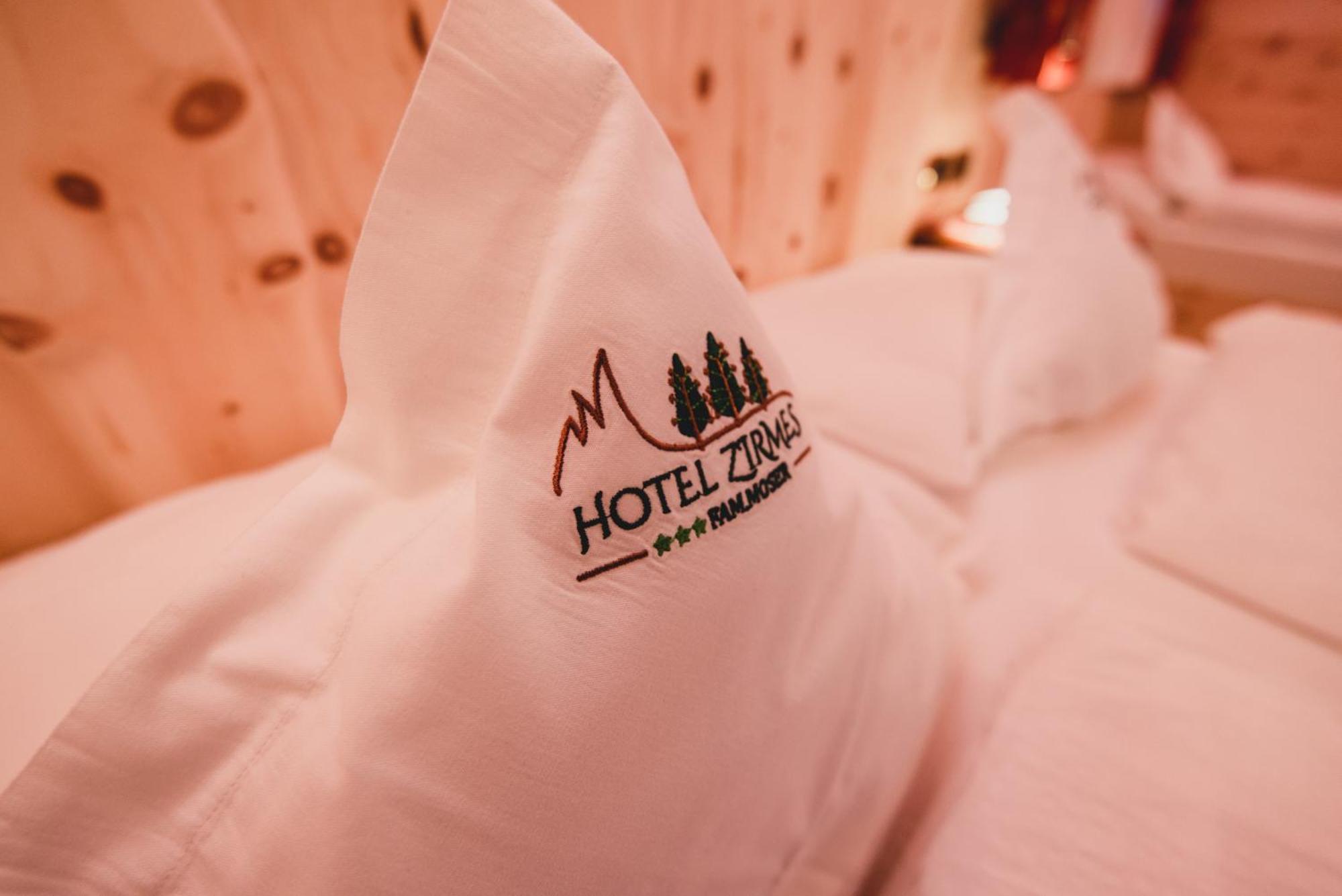 Hotel Zirmes Moena Buitenkant foto