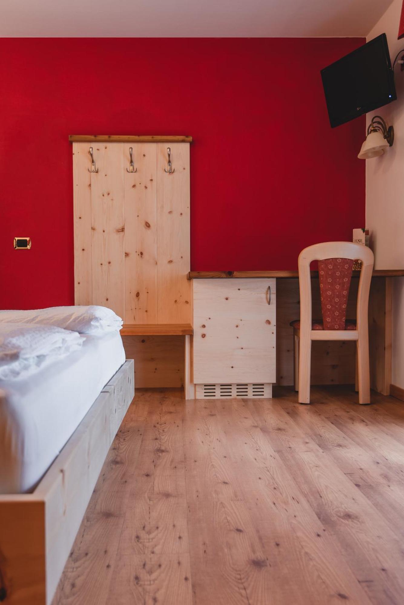 Hotel Zirmes Moena Buitenkant foto