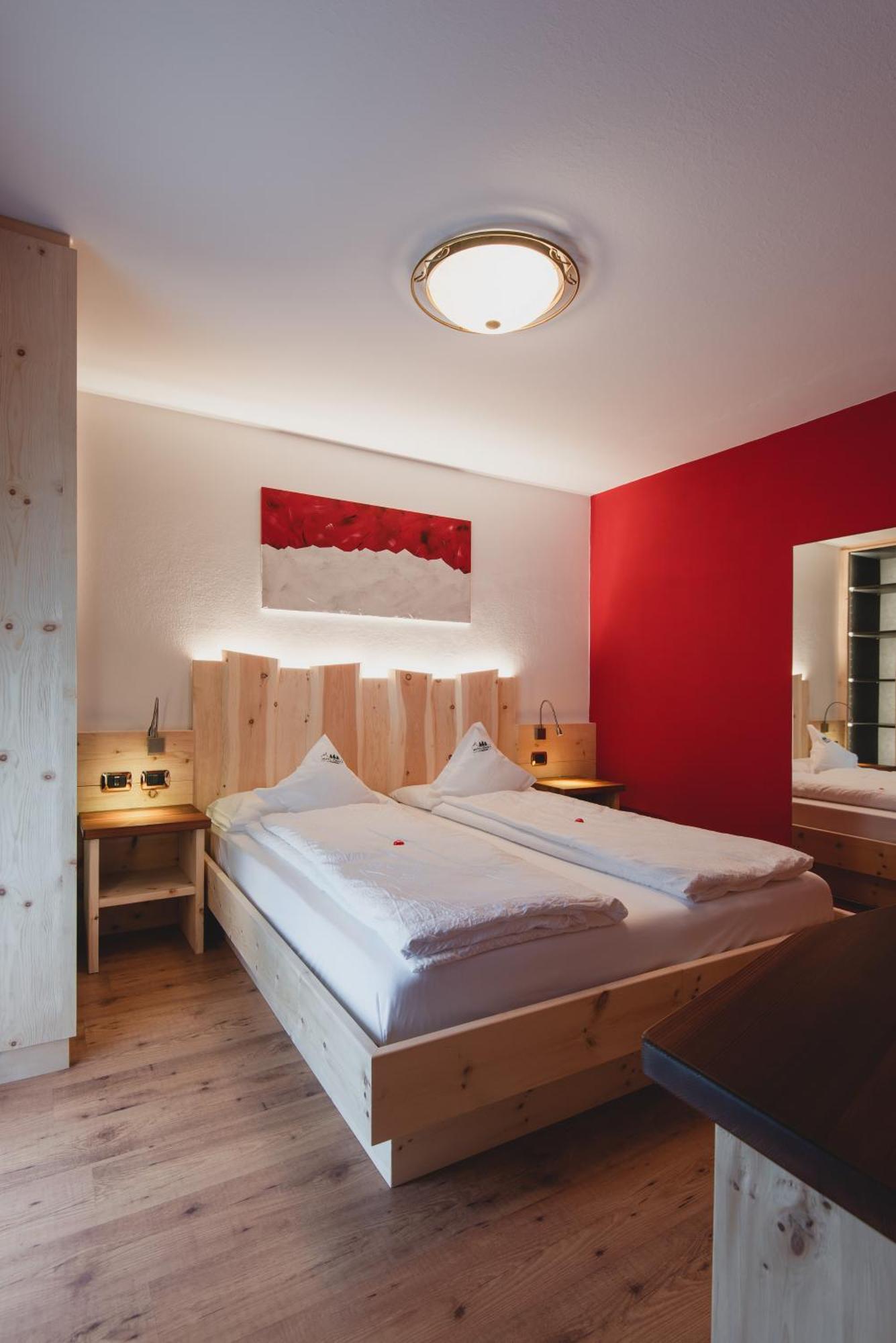 Hotel Zirmes Moena Buitenkant foto