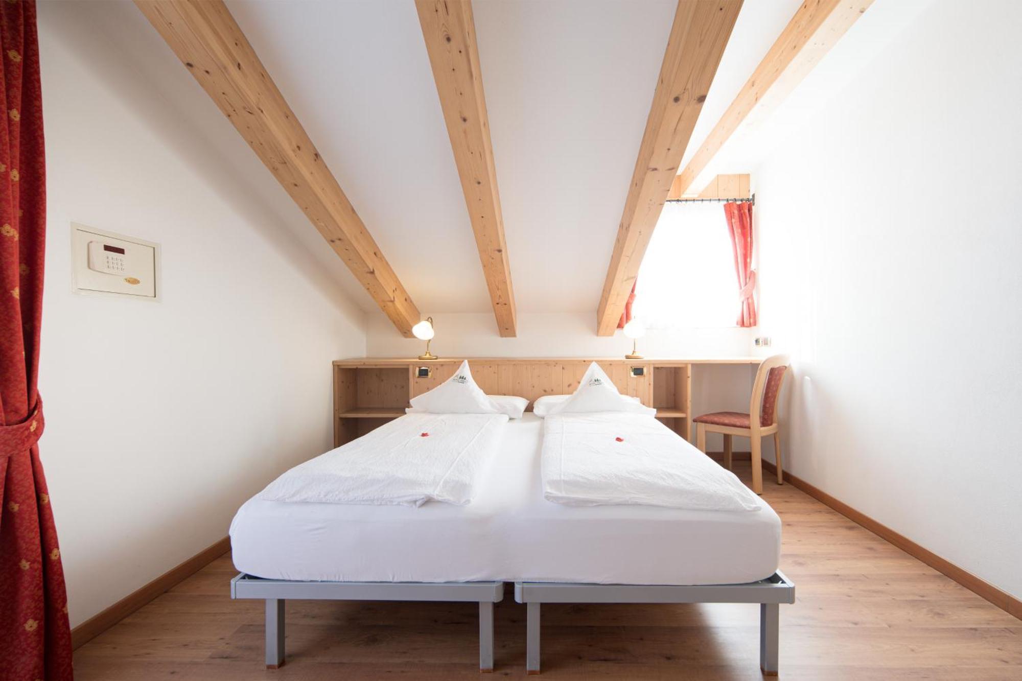 Hotel Zirmes Moena Buitenkant foto