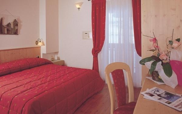 Hotel Zirmes Moena Buitenkant foto