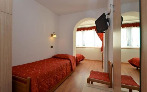 Hotel Zirmes Moena Buitenkant foto