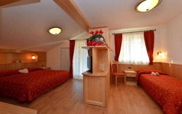 Hotel Zirmes Moena Buitenkant foto