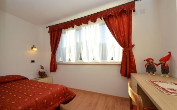 Hotel Zirmes Moena Buitenkant foto