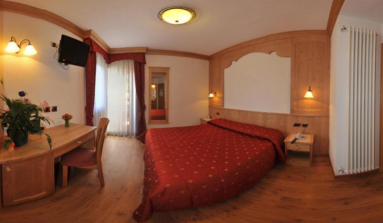 Hotel Zirmes Moena Kamer foto