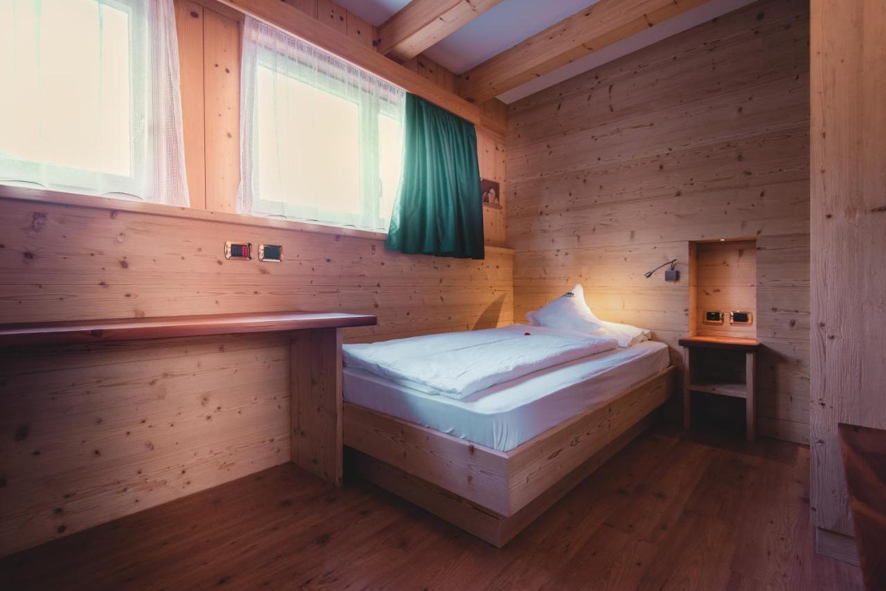 Hotel Zirmes Moena Buitenkant foto